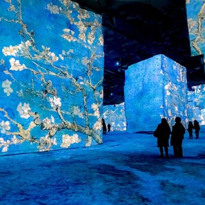 Carrières de Lumières Baux de Provence Gianfranco Iannuzzi Wikimedia Commons